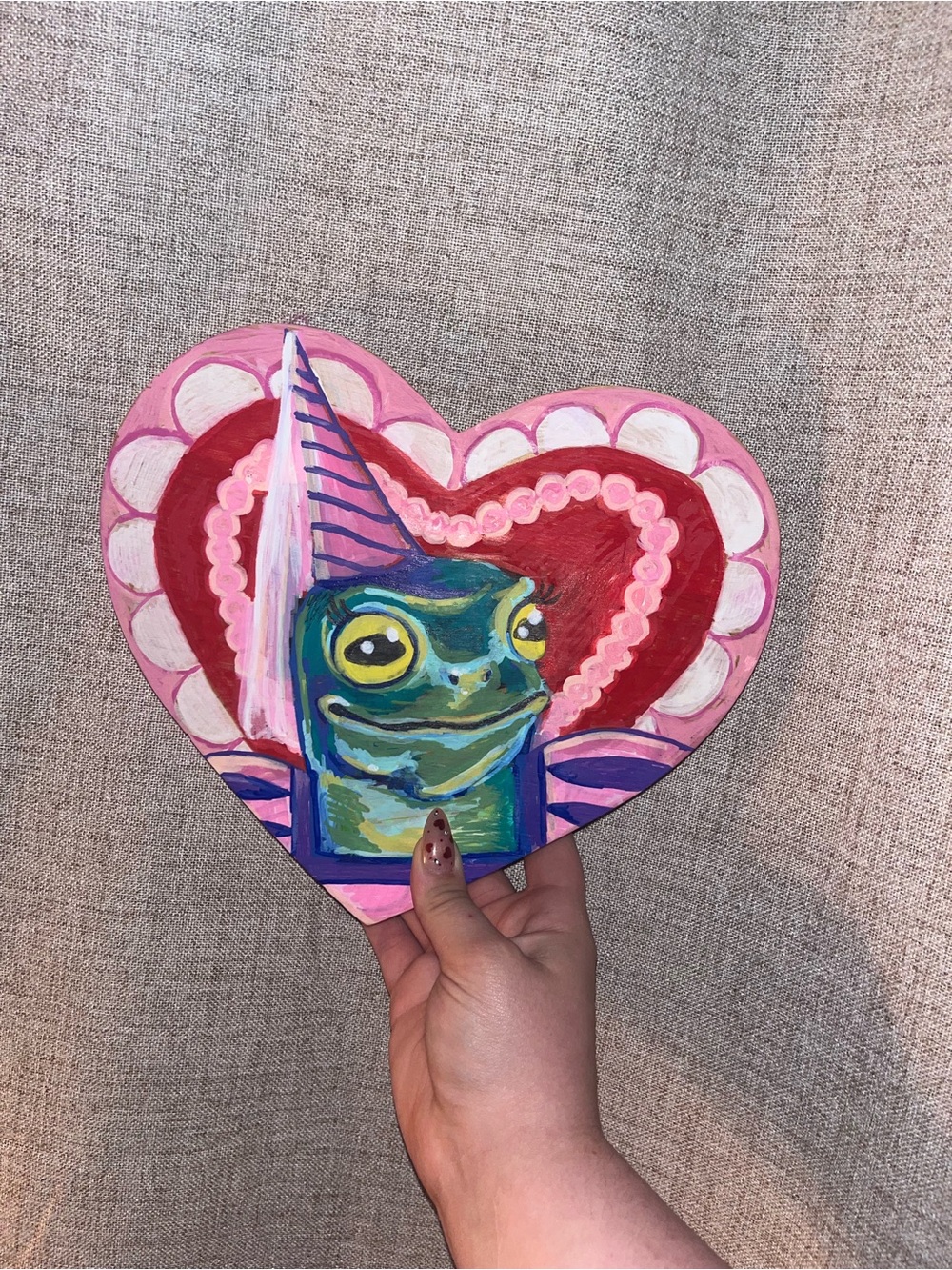 Hand-Painted Heart Frog Plaque in Pink & Green